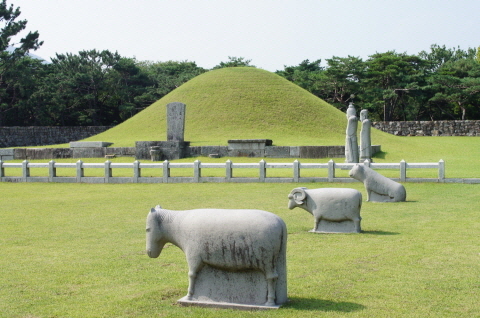 수로왕릉